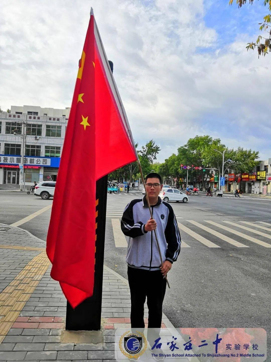 铁路上为什么铺那么多石头？游戏画面